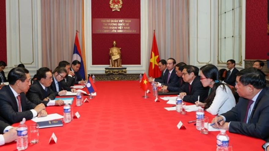 Prime Minister meets Lao counterpart